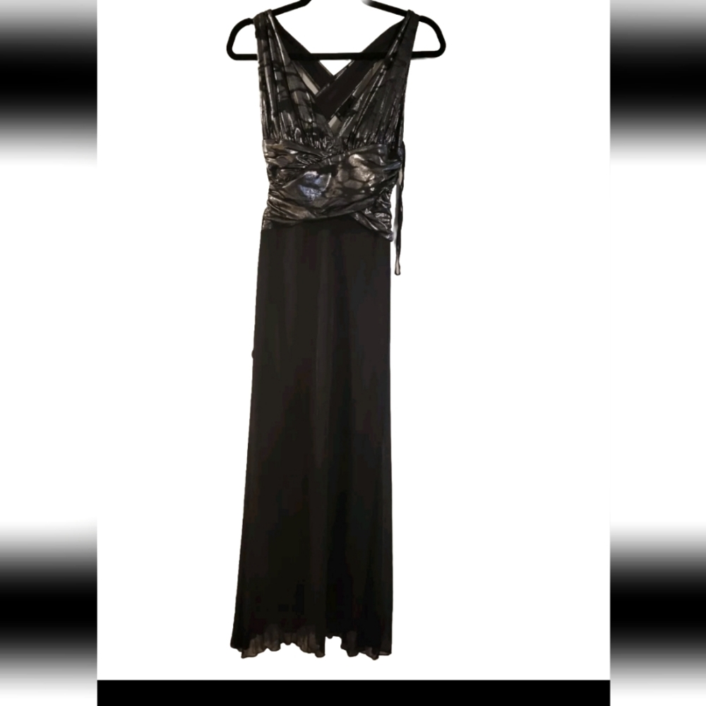 EUC!! ✨️ Ynes Metallic Women's Black Ruched Bodice Dress Size 4